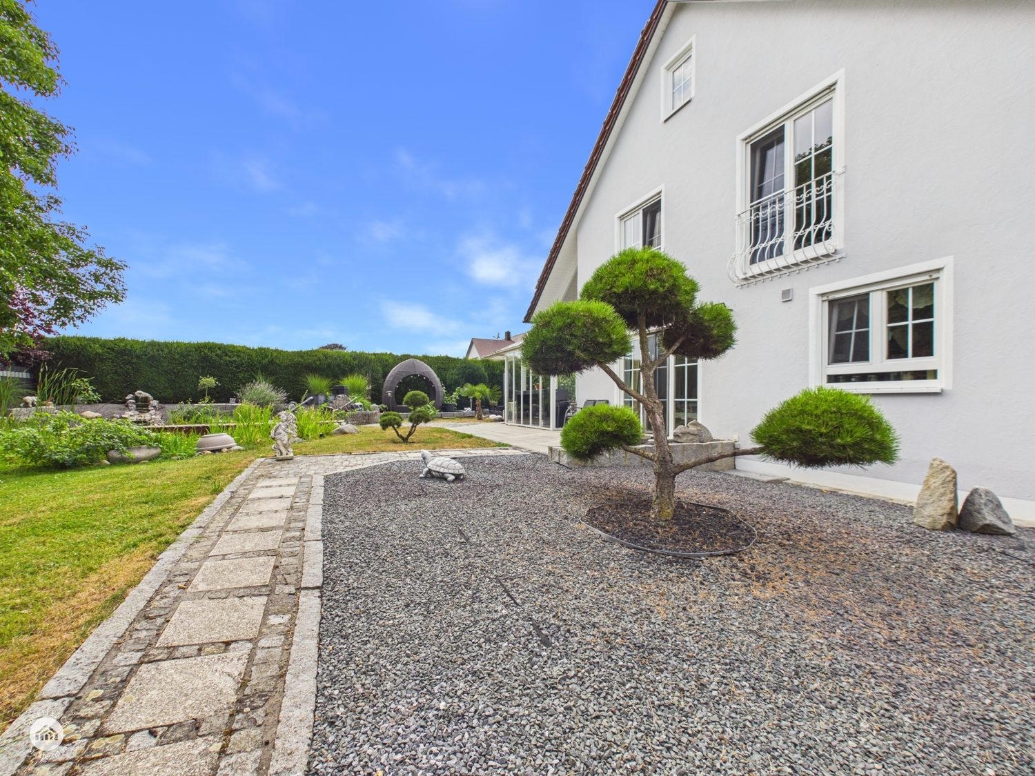Immobilienangebot - Bibertal / Anhofen - Alle - Wohnen, wo andere Urlaub machen – Traumhaus mit Pool & Teich