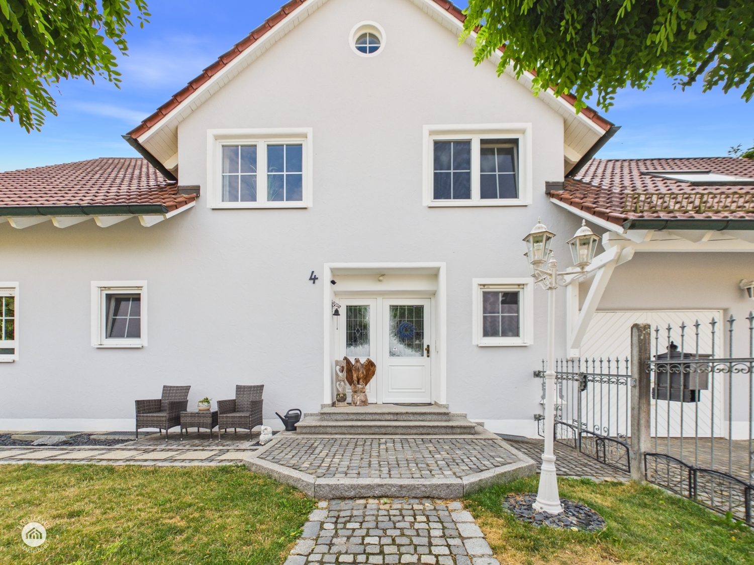 Immobilienangebot - Bibertal / Anhofen - Alle - Wohnen, wo andere Urlaub machen – Traumhaus mit Pool & Teich