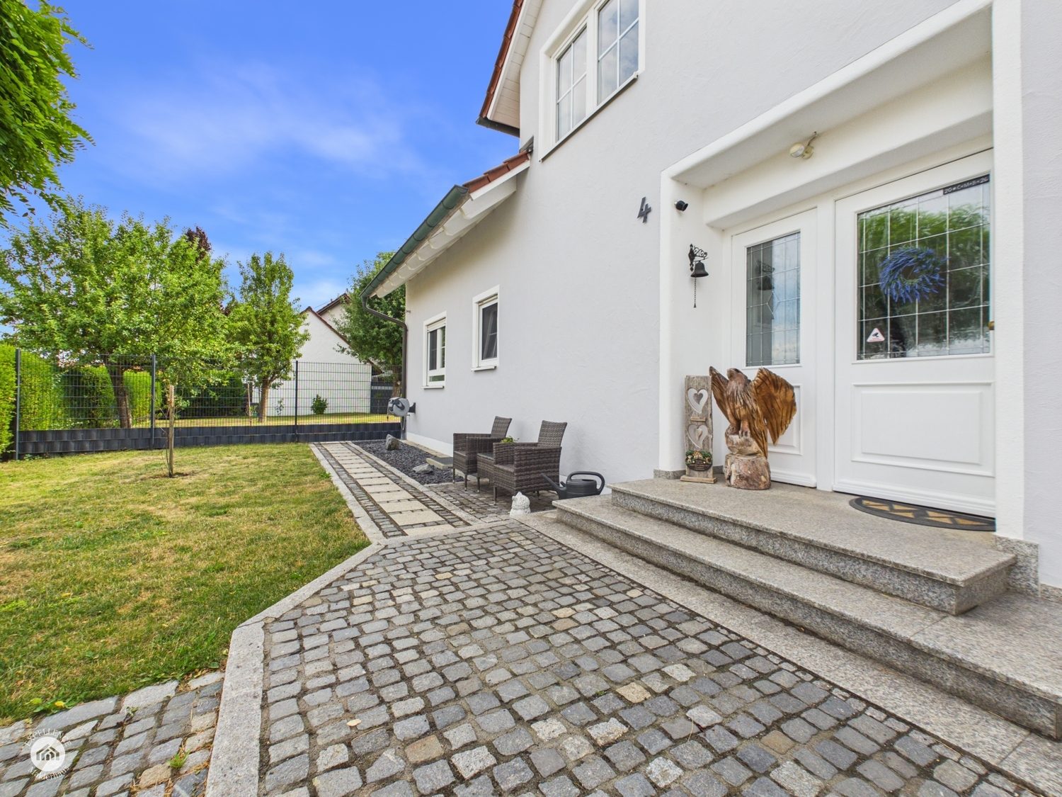 Immobilienangebot - Bibertal / Anhofen - Alle - Wohnen, wo andere Urlaub machen – Traumhaus mit Pool & Teich