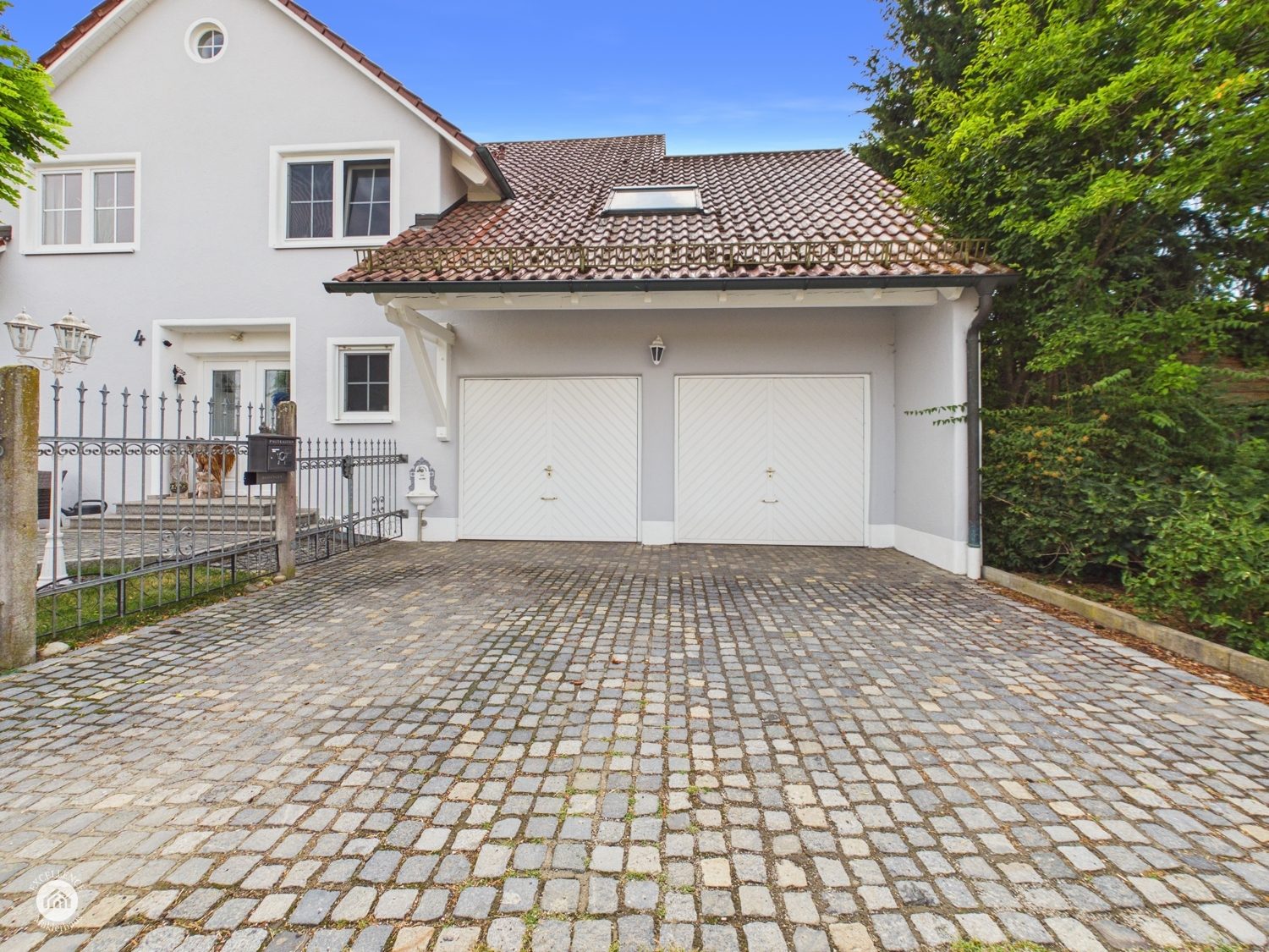 Immobilienangebot - Bibertal / Anhofen - Alle - Wohnen, wo andere Urlaub machen – Traumhaus mit Pool & Teich
