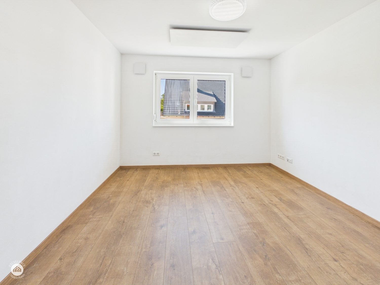 Immobilienangebot - Leipheim - Alle - Modernes Zuhause mit Garten – 5 Zimmer, energieeffizient und viel Platz zum Leben