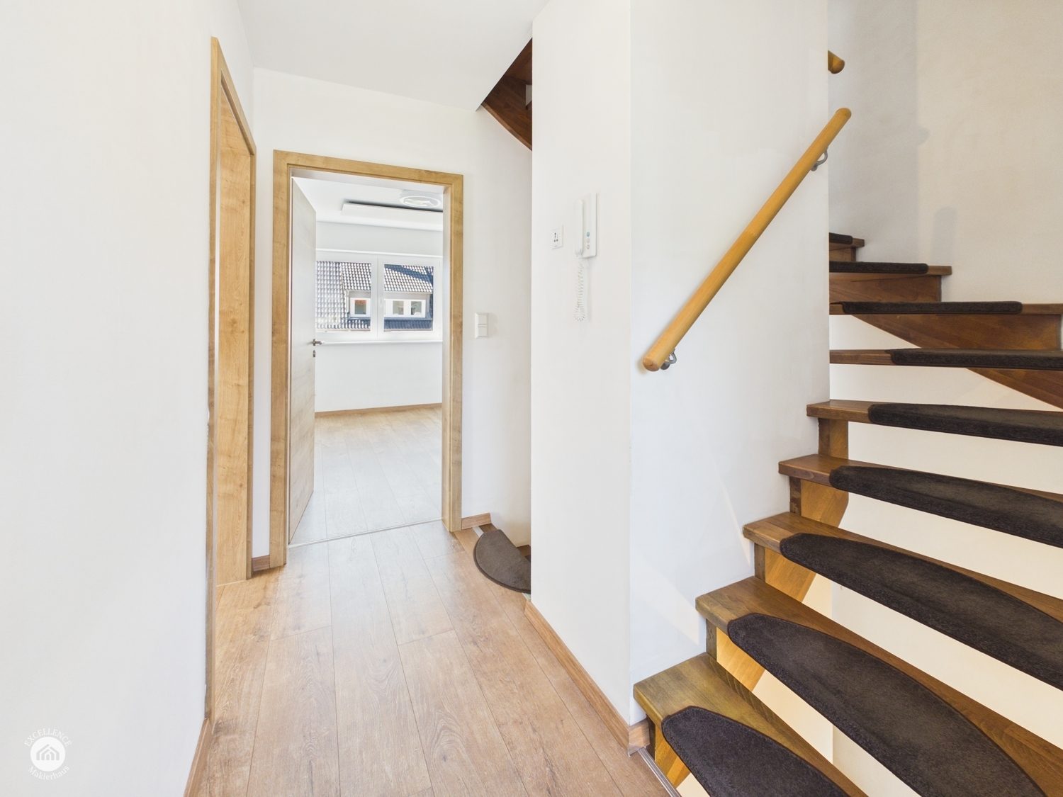 Immobilienangebot - Leipheim - Alle - Modernes Zuhause mit Garten – 5 Zimmer, energieeffizient und viel Platz zum Leben