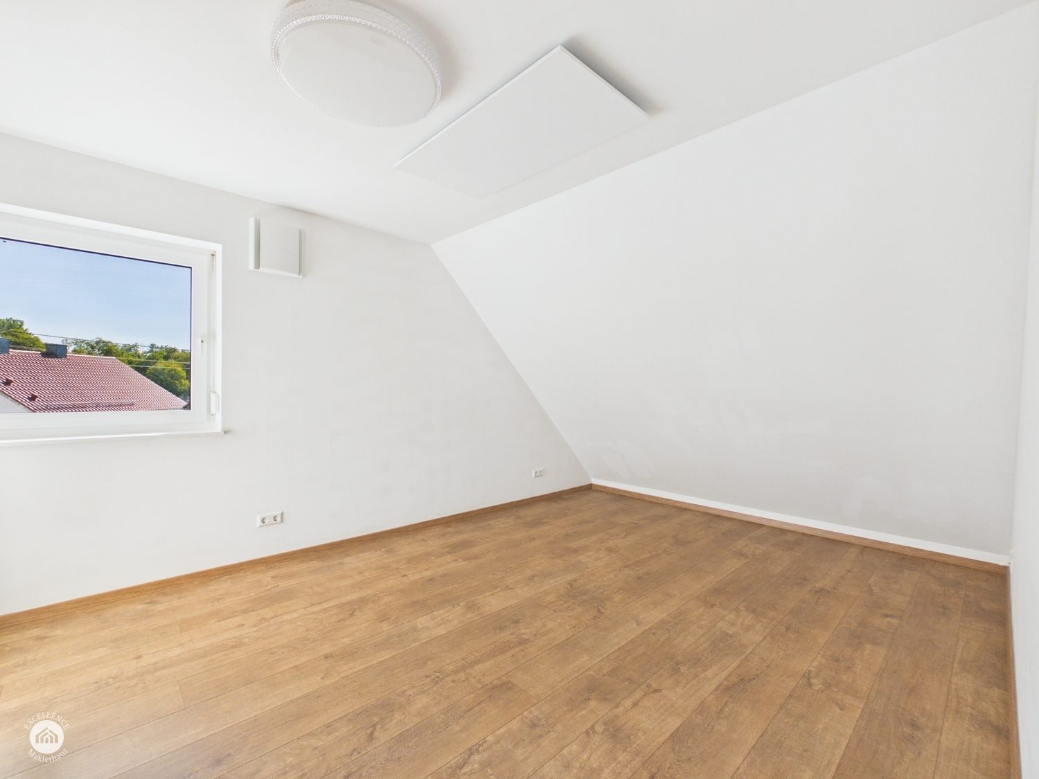 Immobilienangebot - Leipheim - Alle - Modernes Zuhause mit Garten – 5 Zimmer, energieeffizient und viel Platz zum Leben