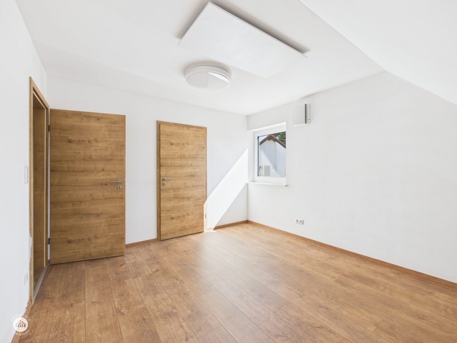 Immobilienangebot - Leipheim - Alle - Modernes Zuhause mit Garten – 5 Zimmer, energieeffizient und viel Platz zum Leben