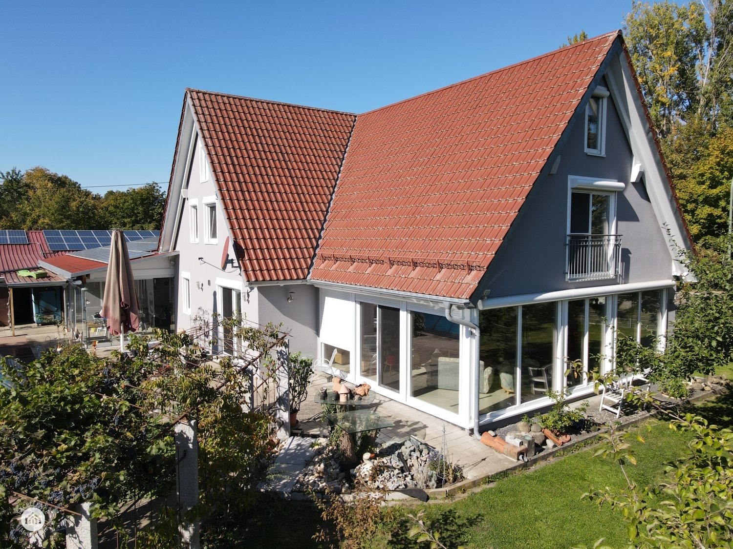 Immobilienangebot - Günzburg / Wasserburg - Alle - FAMILIENPARADIES mit Pool, Pavillon und 1.678 m² Grundstück