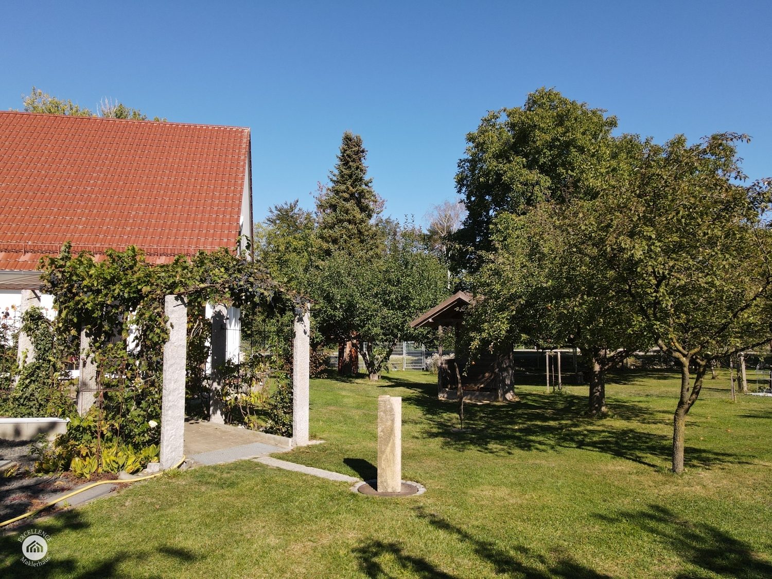 Immobilienangebot - Günzburg / Wasserburg - Alle - FAMILIENPARADIES mit Pool, Pavillon und 1.678 m² Grundstück