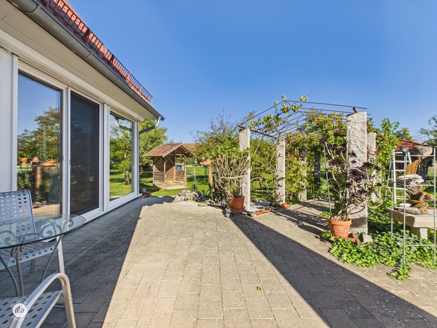 Immobilienangebot - Günzburg / Wasserburg - Alle - FAMILIENPARADIES mit Pool, Pavillon und 1.678 m² Grundstück