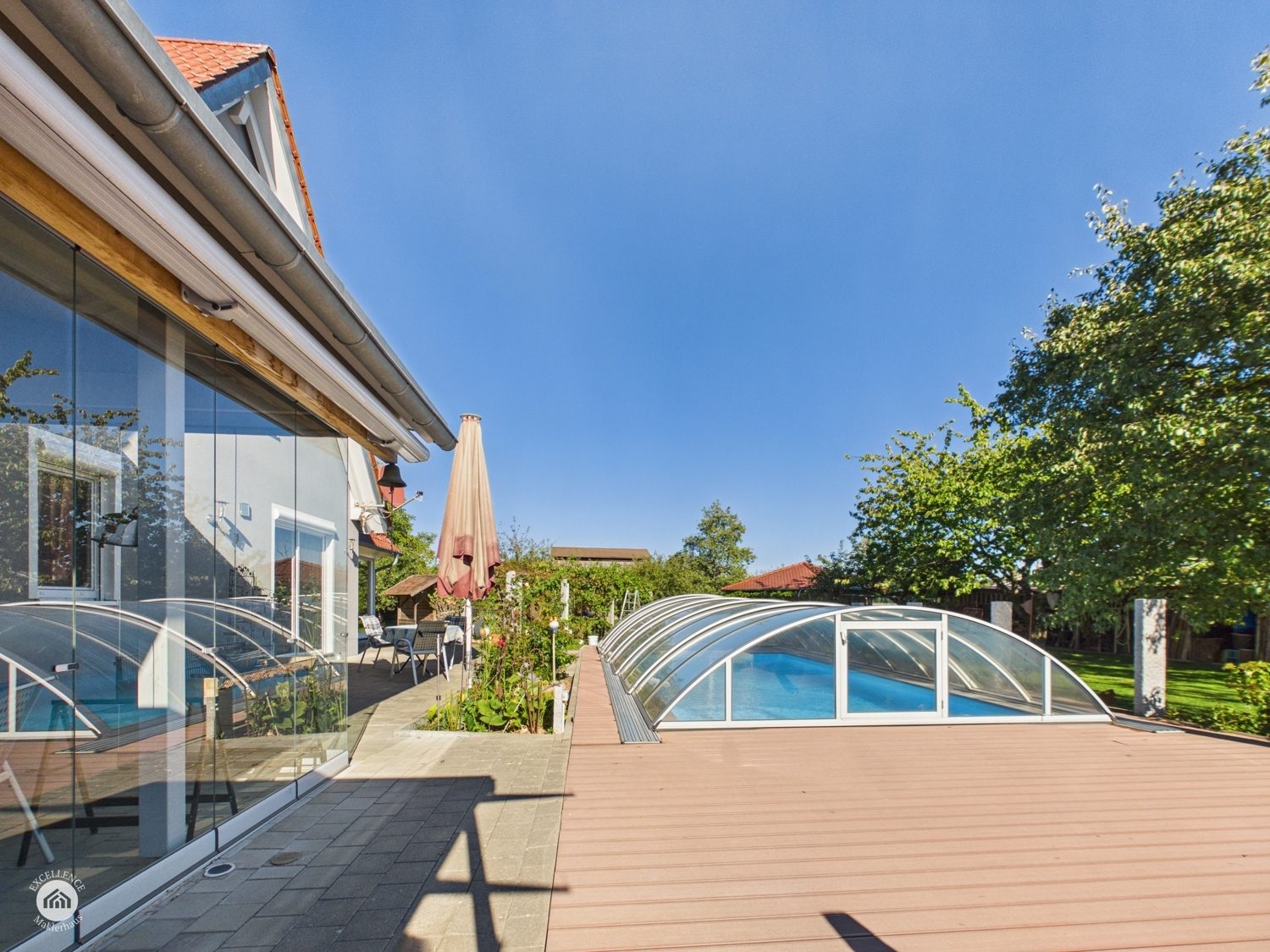 Immobilienangebot - Günzburg / Wasserburg - Alle - FAMILIENPARADIES mit Pool, Pavillon und 1.678 m² Grundstück