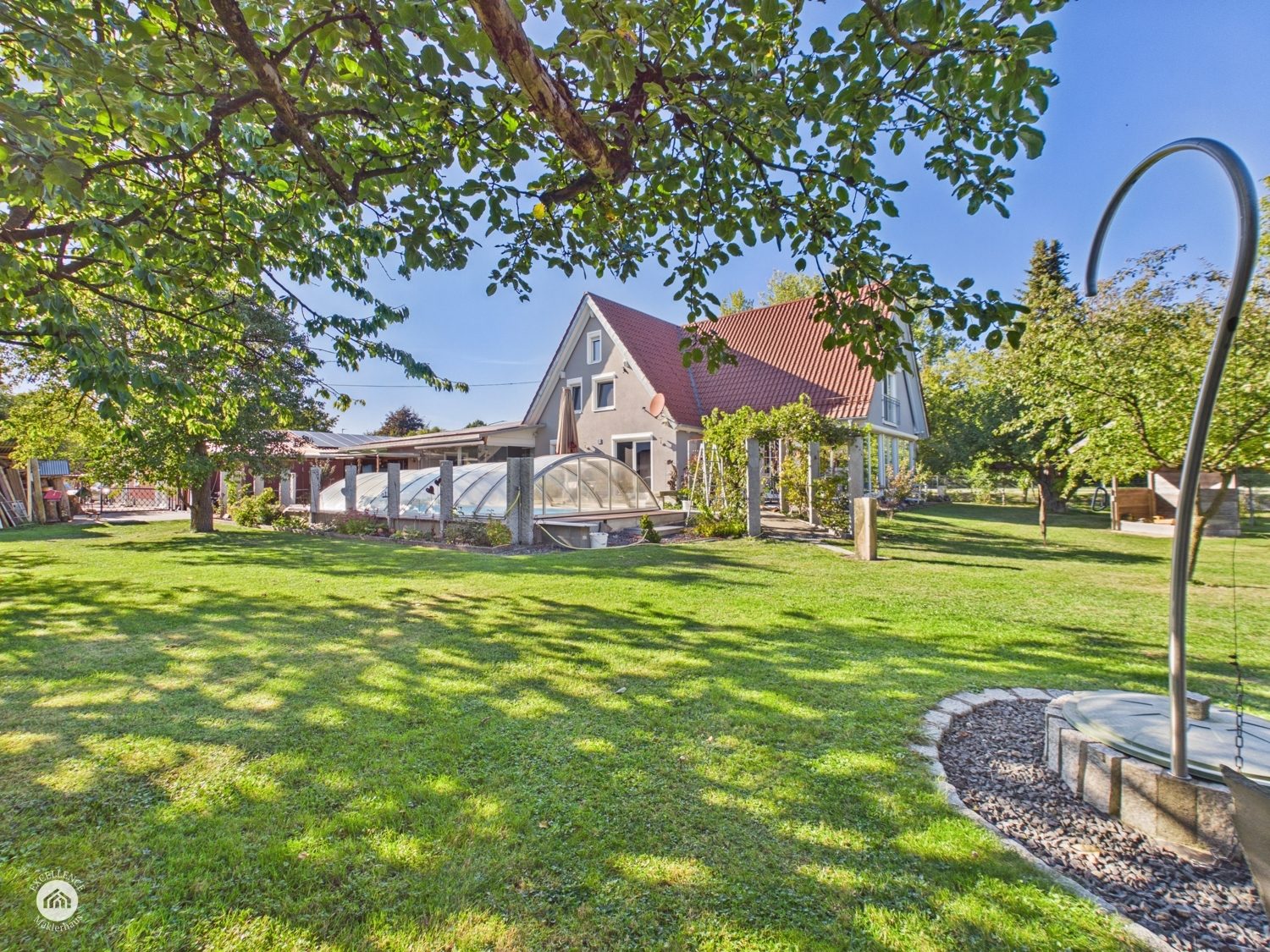 Immobilienangebot - Günzburg / Wasserburg - Alle - FAMILIENPARADIES mit Pool, Pavillon und 1.678 m² Grundstück