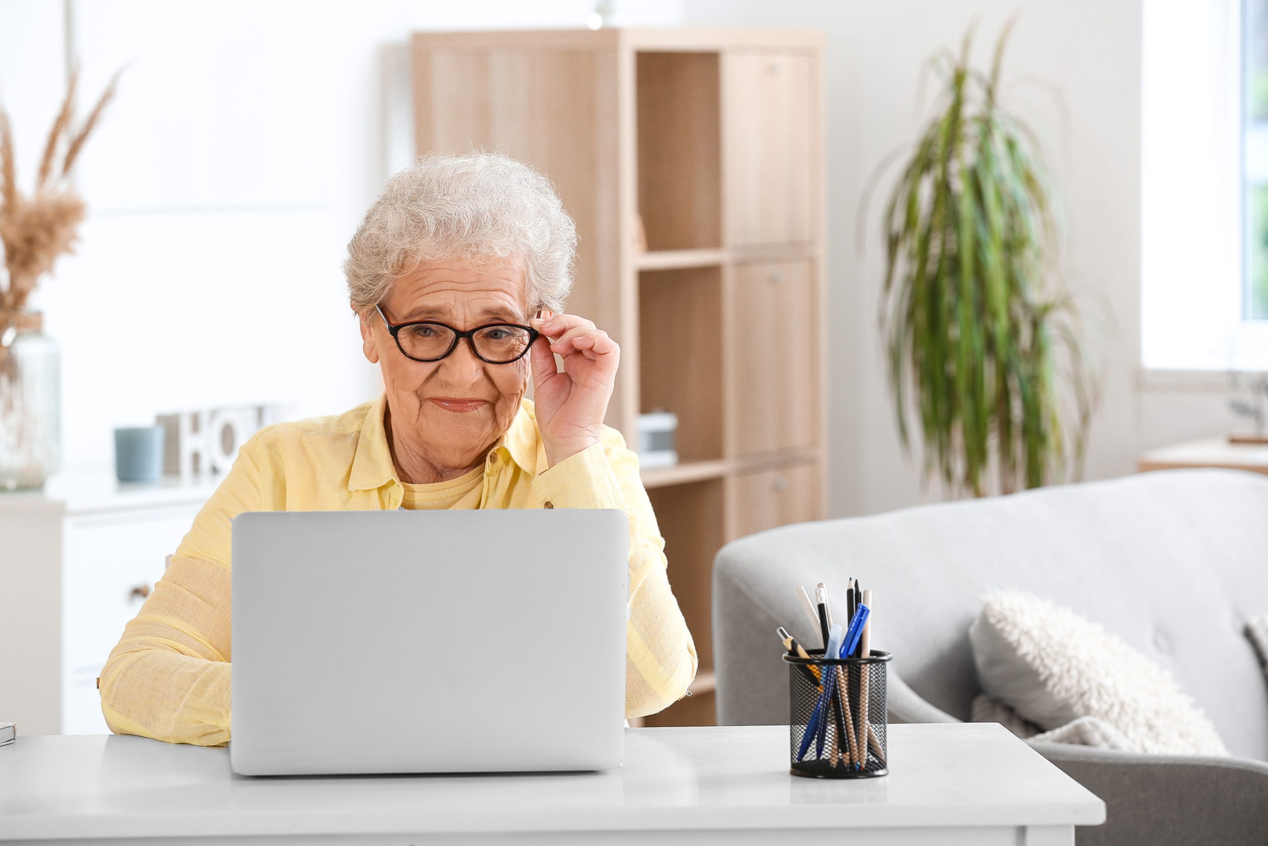 Barrierefreiheit - Frau mit Brille - Blog MaklerWerft