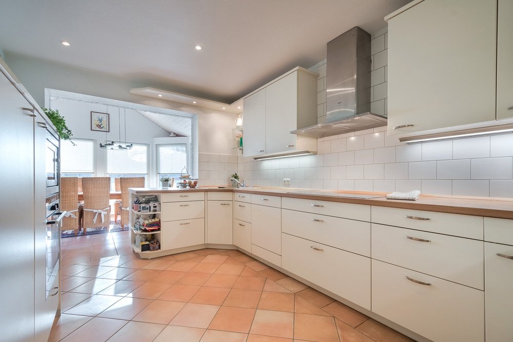 Immobilienangebot - Eutin - Alle - Gepflegtes Haus mit  Nebengebäude in ruhiger Seitenstraße
