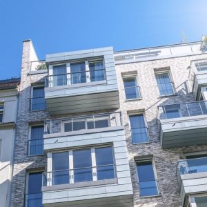 Mehrfamilienhaus Alt und Neu
