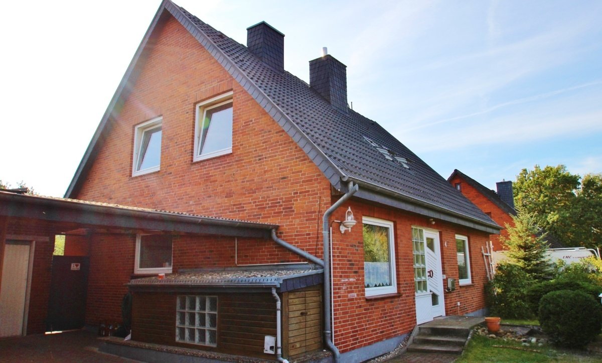 Immobilienangebot - Bösdorf / Niederkleveez - Alle - Erstbezug nach Modernisierung - Ruhige Wohnung im Dachgeschoss