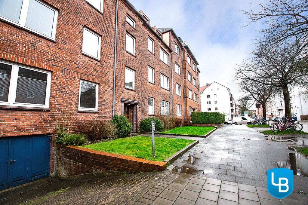 Vorderseite mit Garage Immobilienangebot - Kiel / Blücherplatz - Alle - VERKAUFT: Wohnung am Blücherplatz
