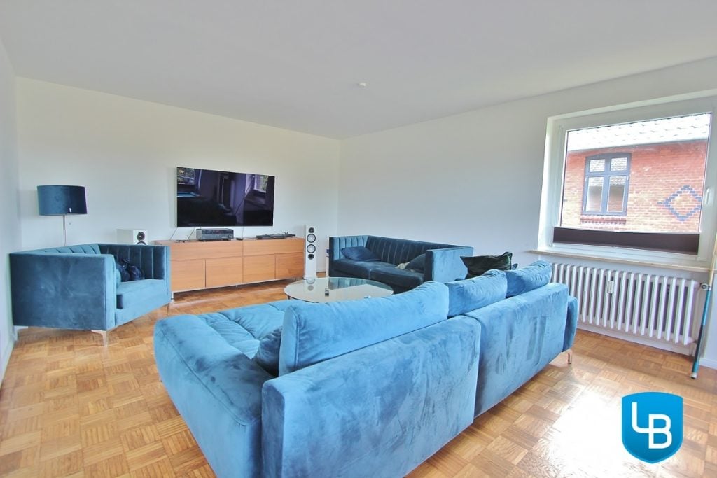 Wohnzimmer Immobilienangebot - Rumohr / Rotenhahn - Alle - Im Grünen und doch stadtnah! Großzügig geschnittene Wohnung am Rande von Flintbek!