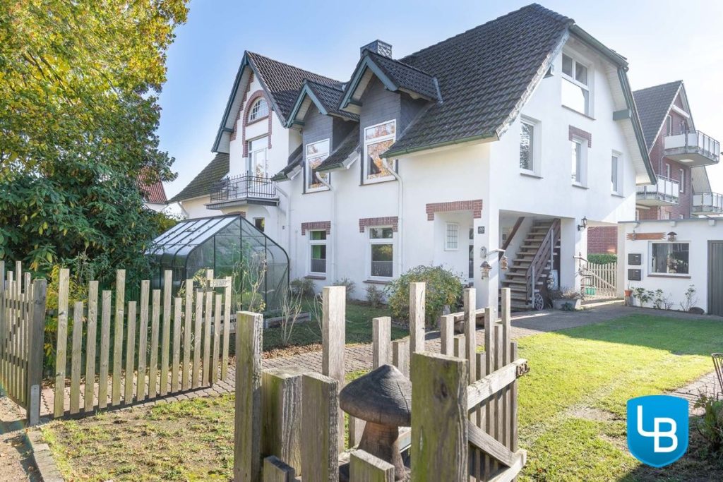 Straßenfront Immobilienangebot - Malente - Alle - Der Kellersee ganz nah - Haus mit drei Wohneinheiten