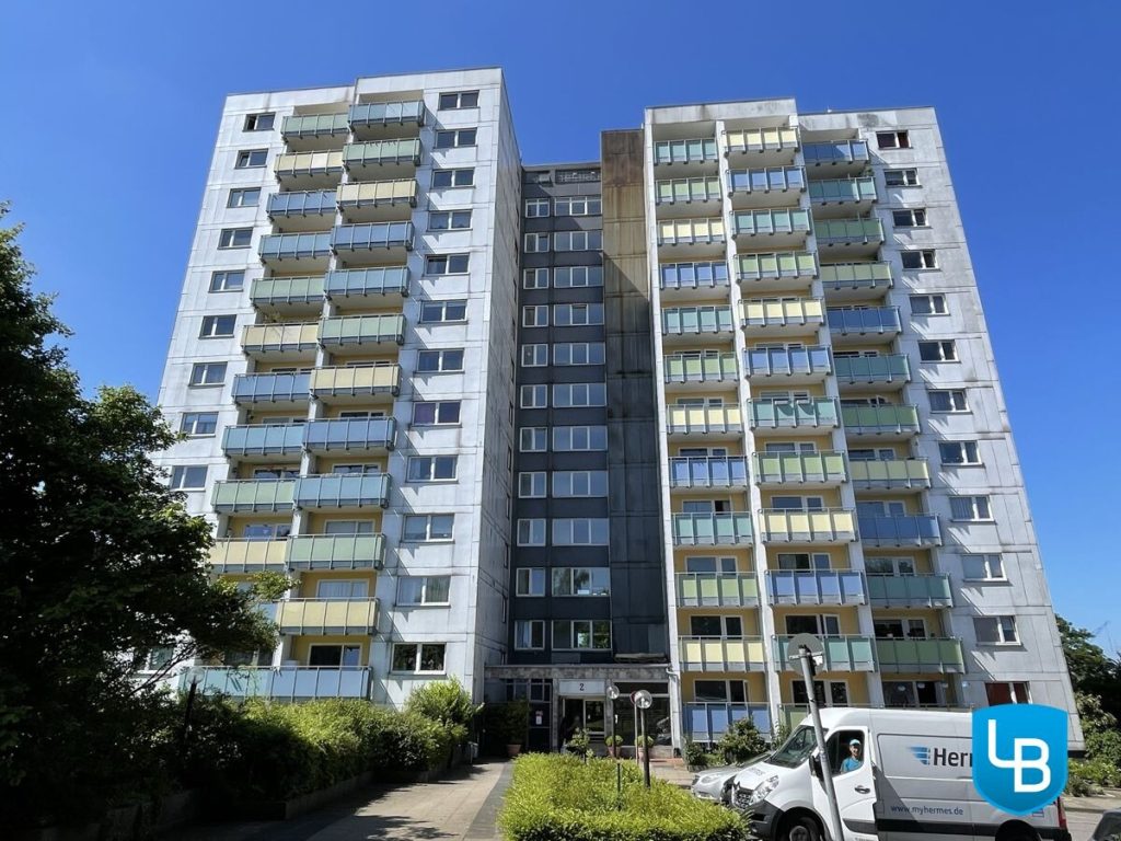 Gebäudeansicht Immobilienangebot - Kiel - Alle & Rest (Wohnen) - Freie Eigentumswohnung mit Renovierungsbedarf und Blick ins Grüne