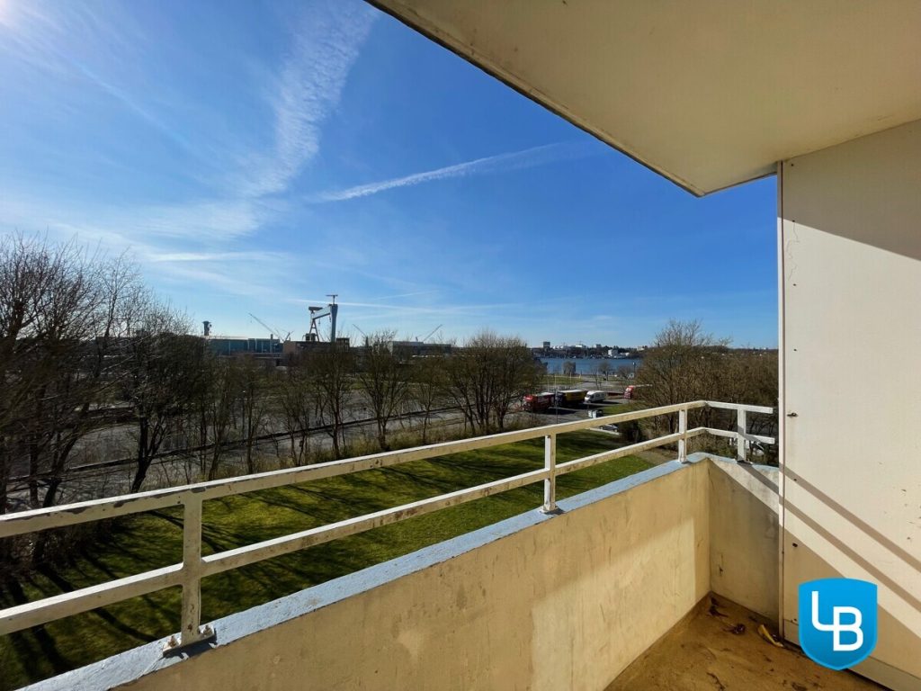 Immobilienangebot - Kiel - Alle & Rest (Wohnen) - Renovierungsbedürftige1-Zimmer-Wohnung mit Blick auf die Kieler Förde!