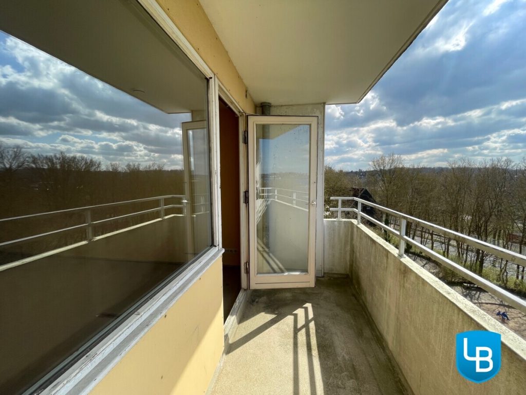 Immobilienangebot - Kiel - Alle & Rest (Wohnen) - Renovierungsbedürftige 1-Zimmer-Wohnung mit Blick auf die Kieler Förde!