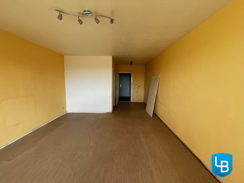 Immobilienangebot - Kiel - Alle & Rest (Wohnen) - Renovierungsbedürftige 1-Zimmer-Wohnung mit Blick auf die Kieler Förde!
