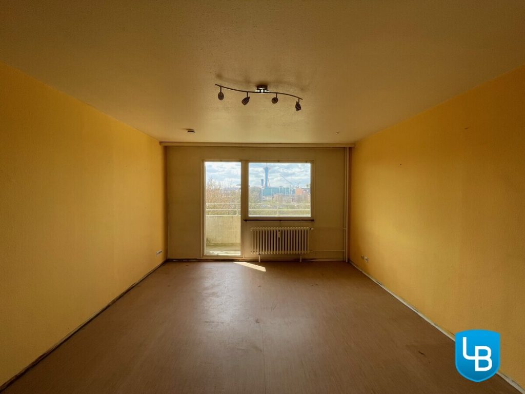 Immobilienangebot - Kiel - Alle & Rest (Wohnen) - Renovierungsbedürftige 1-Zimmer-Wohnung mit Blick auf die Kieler Förde!