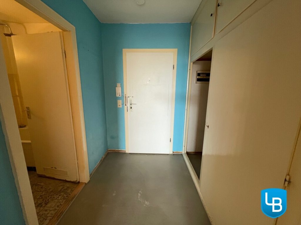 Immobilienangebot - Kiel - Alle & Rest (Wohnen) - Renovierungsbedürftige 1-Zimmer-Wohnung mit Blick auf die Kieler Förde!