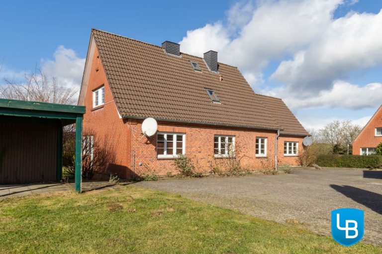 Immobilienangebot - Quarnbek - Alle - Zweifamilienhaus vor den Toren Kiels mit großem Grundstück und exclusiver Garage sucht Liebhaber