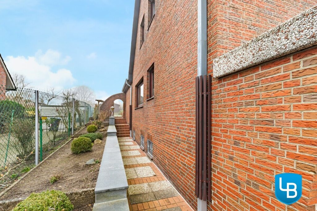 Immobilienangebot - Kiel - Alle & Rest (Wohnen) - Idyllisch gelegene Doppelhaushälfte in Kiel-Elmschenhagen