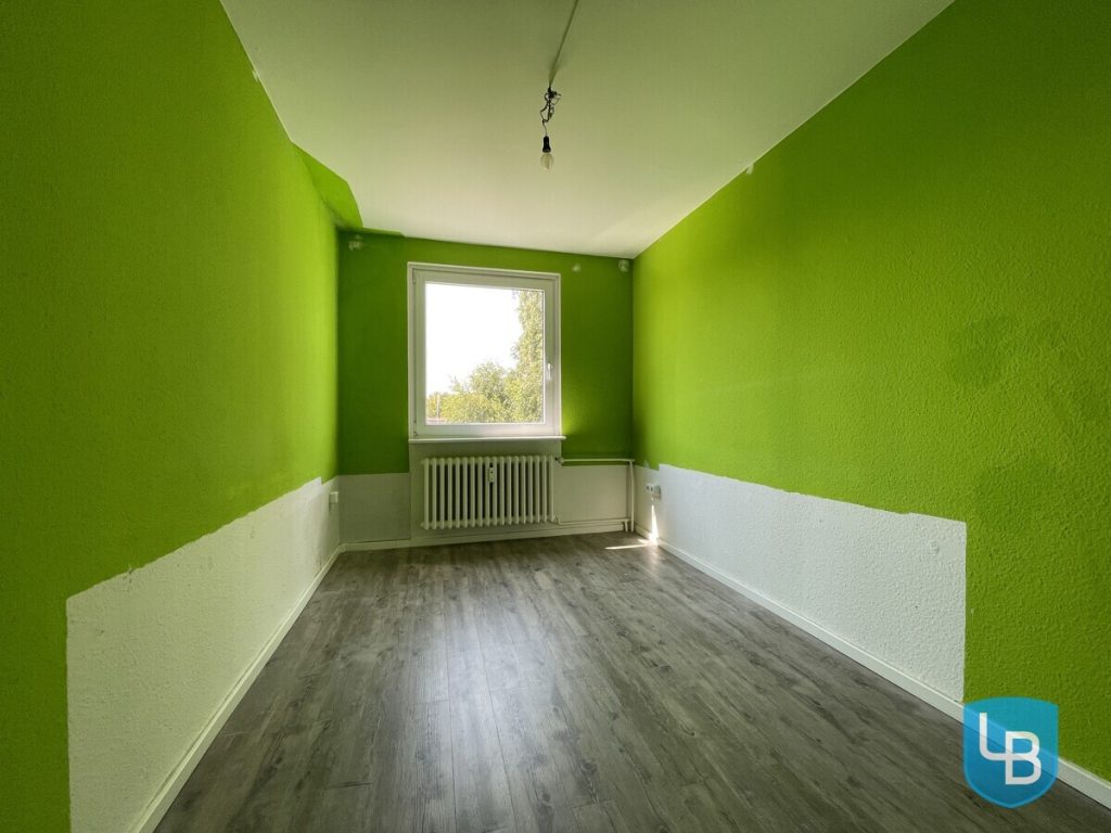 Immobilienangebot - Kiel - Alle & Rest (Wohnen) - Modernisierte Wohnung in Ostseenähe mit etwas Renovierungsbedarf