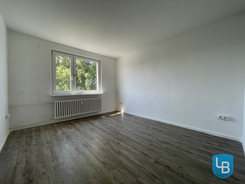 Immobilienangebot - Kiel - Alle & Rest (Wohnen) - Modernisierte Wohnung in Ostseenähe mit etwas Renovierungsbedarf