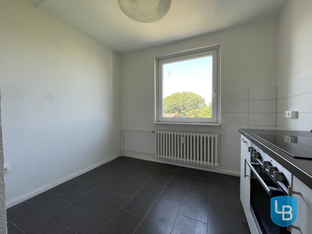 Immobilienangebot - Kiel - Alle & Rest (Wohnen) - Modernisierte Wohnung in Ostseenähe mit etwas Renovierungsbedarf