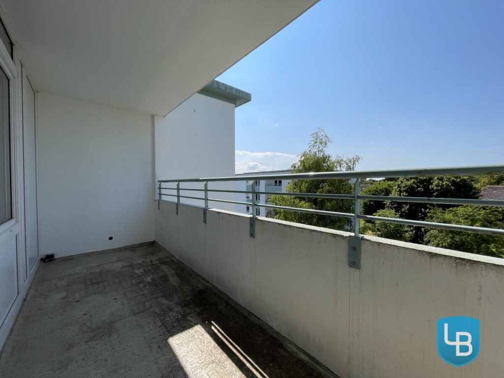 Immobilienangebot - Kiel - Alle & Rest (Wohnen) - Modernisierte Wohnung in Ostseenähe mit etwas Renovierungsbedarf