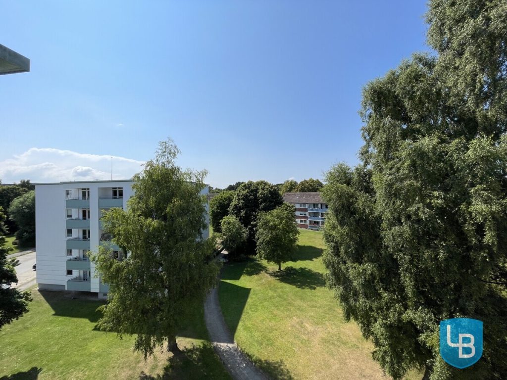 Immobilienangebot - Kiel - Alle & Rest (Wohnen) - Modernisierte Wohnung in Ostseenähe mit etwas Renovierungsbedarf