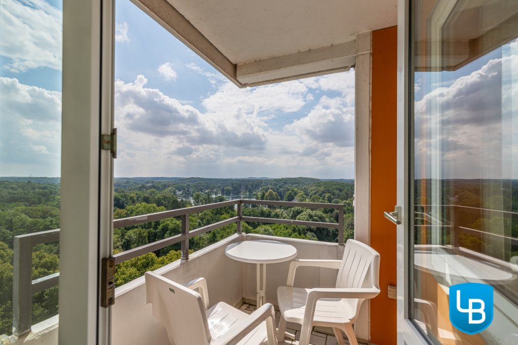 Immobilienangebot - Plön - Alle - Über den Dächern von Plön -  Möbliertes Appartement im 12.Stock mit Blick über die Seen