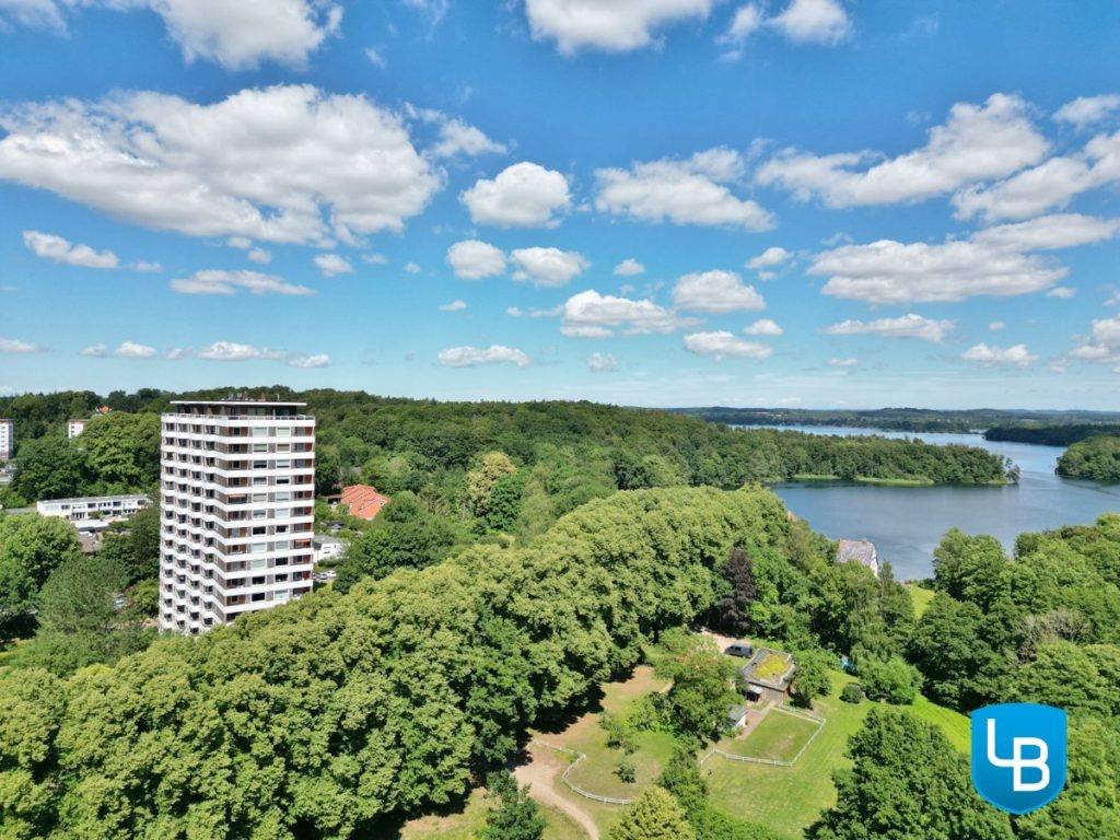 Immobilienangebot - Plön - Alle - Seeblick-Apartment im 14. Stock wartet auf den zweiten Frühling