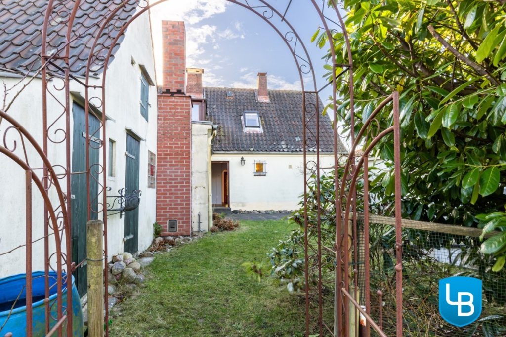 Immobilienangebot - Plön - Alle & Rest (Wohnen) - DHH in hervorragender Wohnlage wartet darauf, aus dem Dornröschenschlaf geweckt zu werden