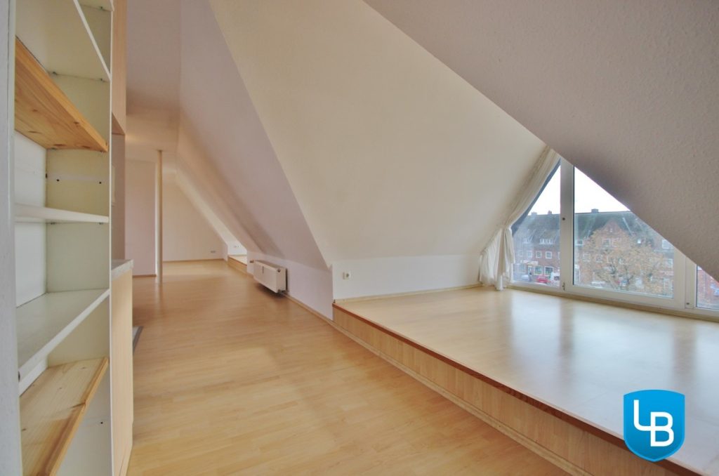 Immobilienangebot - Kiel - Alle & Rest (Wohnen) - Außergewöhnliche Dachwohnung für Individualisten!