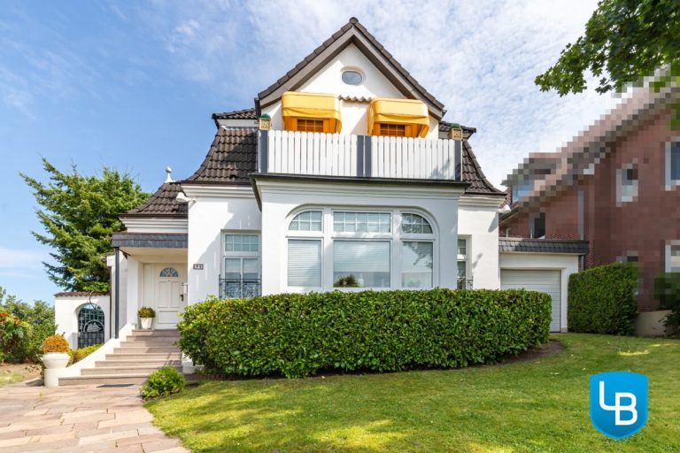 Immobilienangebot - Malente - Alle & Rest (Wohnen) - Villenartiges Einfamilienhaus mit Gästehaus im Herzen von Malente