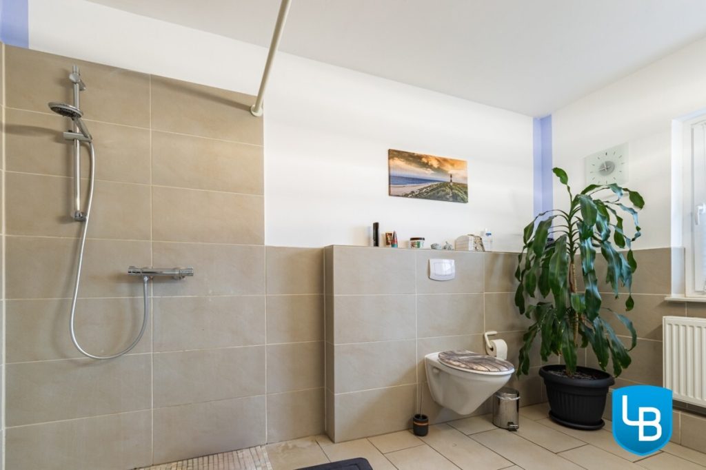 Immobilienangebot - Bösdorf / Kleinmeinsdorf - Alle & Rest (Wohnen) - Familienparadies auf großem Grundstück: Gepflegtes und modernisiertes EFH mit weitläufigem Garten