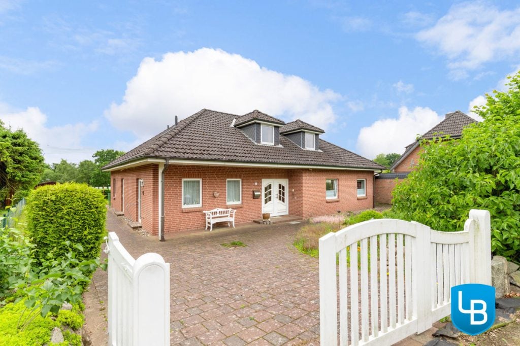 Immobilienangebot - Stocksee - Alle & Rest (Wohnen) - Traumhafter Bungalow in Stocksee mit großem Garten und viel Potenzial für Familien
