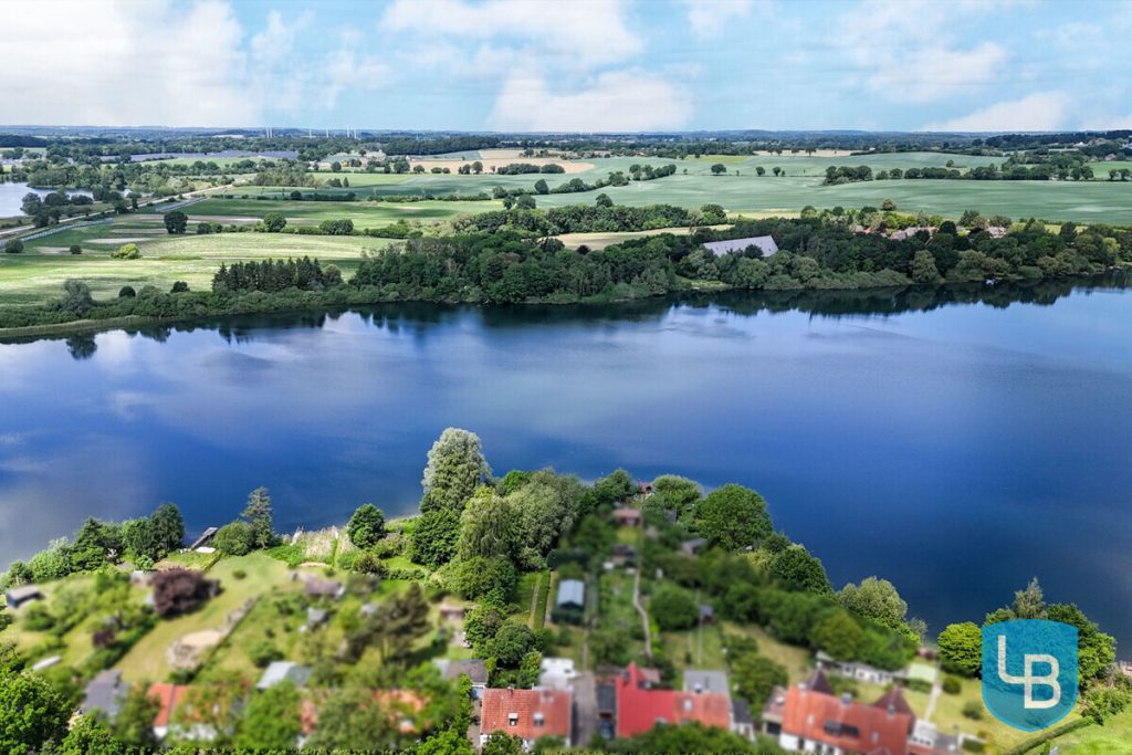 Immobilienangebot - Plön - Alle & Rest (Wohnen) - Doppelhaushälfte auf Seegrundstück mit privatem Steg - Willkommen am Trammer See