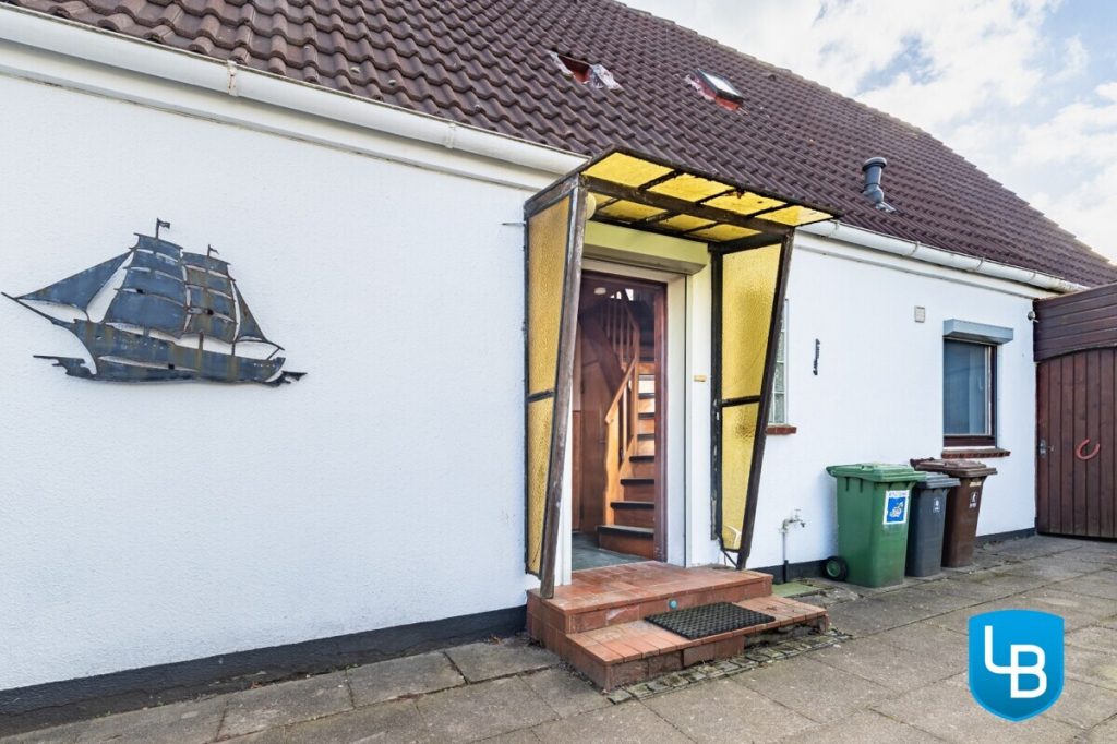 Immobilienangebot - Mönkeberg - Alle & Rest (Wohnen) - Mönkeberg: Einfamilienhaus mit Sanierungsbedarf auf kleinem Grundstück
