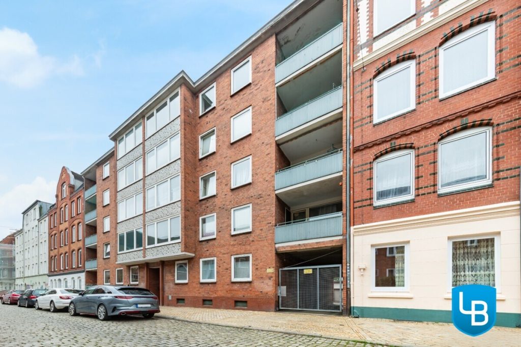 Immobilienangebot - Kiel - Alle & Rest (Wohnen) - Modernisierte 2-Zimmer-Wohnung mit Garage in Kiel-Gaarden