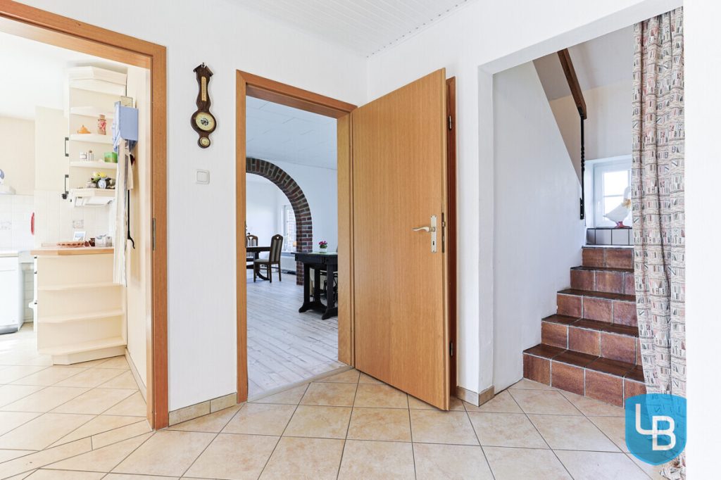 Immobilienangebot - Helmstorf / Kühren - Alle & Rest (Wohnen) - Reetdachidylle im Norden – DHH auf großem Grundstück mit Ausbaupotenzial