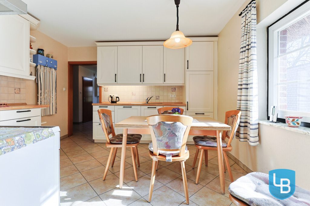 Immobilienangebot - Helmstorf / Kühren - Alle & Rest (Wohnen) - Reetdachidylle im Norden – DHH auf großem Grundstück mit Ausbaupotenzial