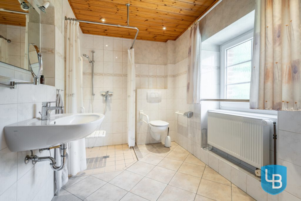 Immobilienangebot - Helmstorf / Kühren - Alle & Rest (Wohnen) - Reetdachidylle im Norden – DHH auf großem Grundstück mit Ausbaupotenzial