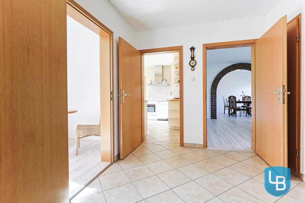 Immobilienangebot - Helmstorf / Kühren - Alle & Rest (Wohnen) - Reetdachidylle im Norden – DHH auf großem Grundstück mit Ausbaupotenzial
