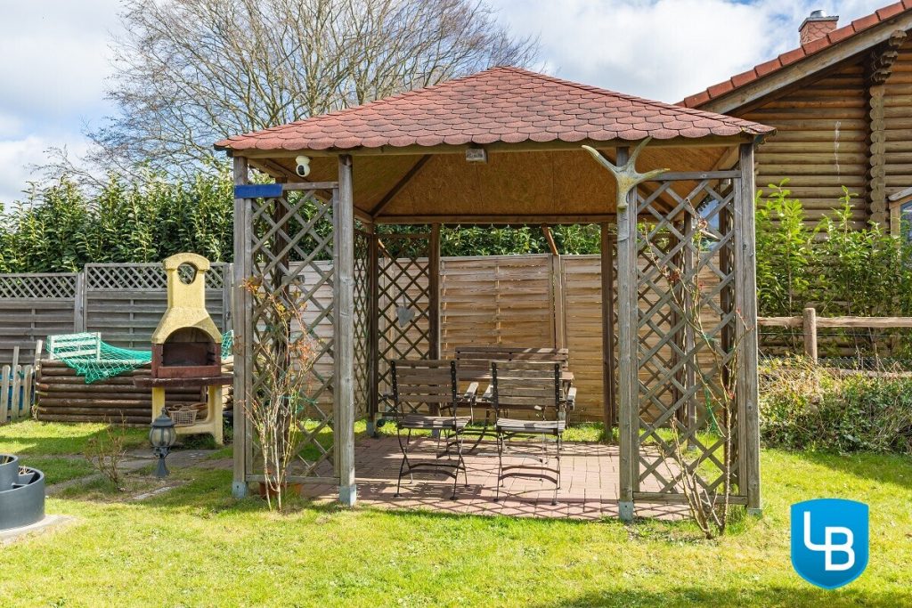 Immobilienangebot - Malente / Kreuzfeld - Alle & Rest (Wohnen) - Sonniges Zuhause mit Perspektive – Teilvermietetes ZFH mit Nebengebäude auf großzügigem Grundstück