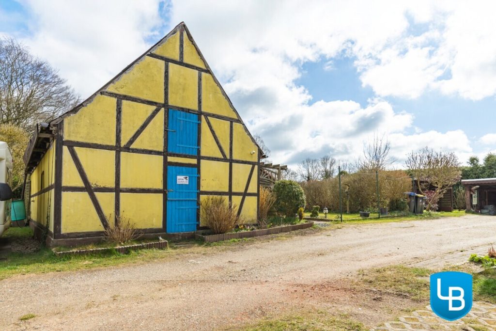 Immobilienangebot - Malente / Kreuzfeld - Alle & Rest (Wohnen) - Sonniges Zuhause mit Perspektive – Teilvermietetes ZFH mit Nebengebäude auf großzügigem Grundstück