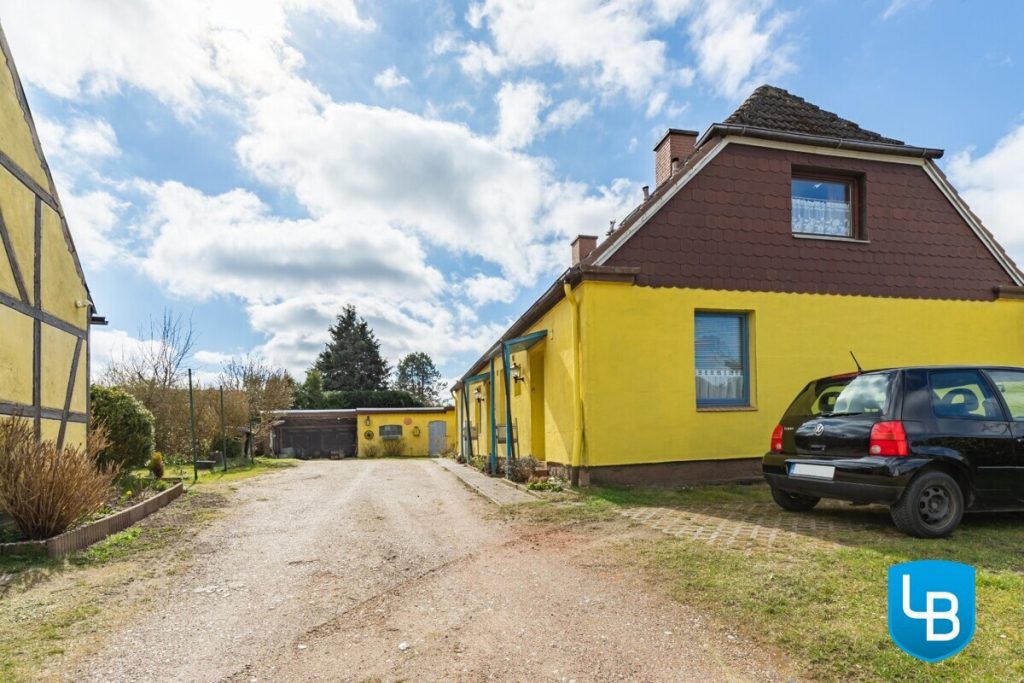 Immobilienangebot - Malente / Kreuzfeld - Alle & Rest (Wohnen) - Sonniges Zuhause mit Perspektive – Teilvermietetes ZFH mit Nebengebäude auf großzügigem Grundstück